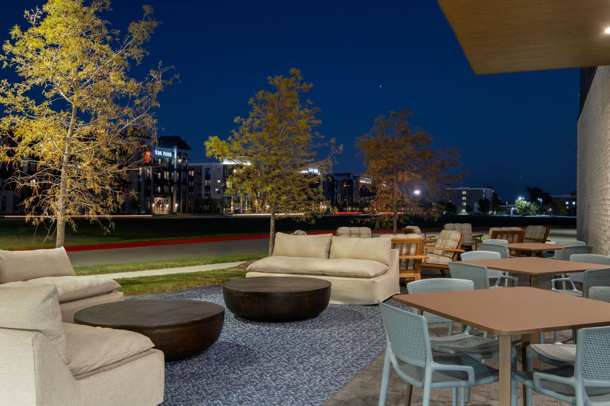 מק'קיני Denizen Hotel מראה חיצוני תמונה